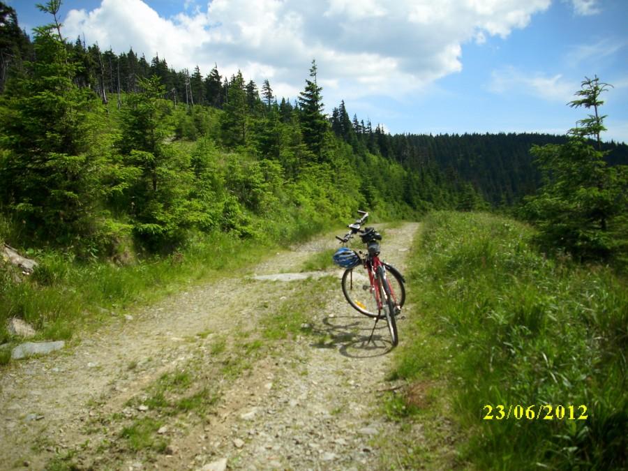 Szuter na odcinku trasy 6075 do Svycarny