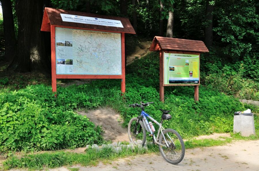 Przystanek przy ścieżce edukacyjnej