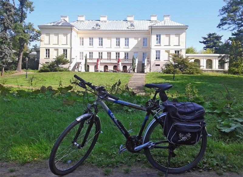 Widok Pałacu od strony parku.