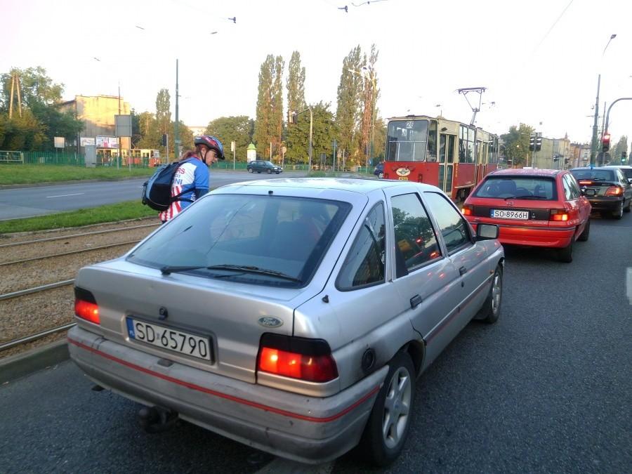 Kierowca dostaje szybką lekcję kodeksu drogowego :)