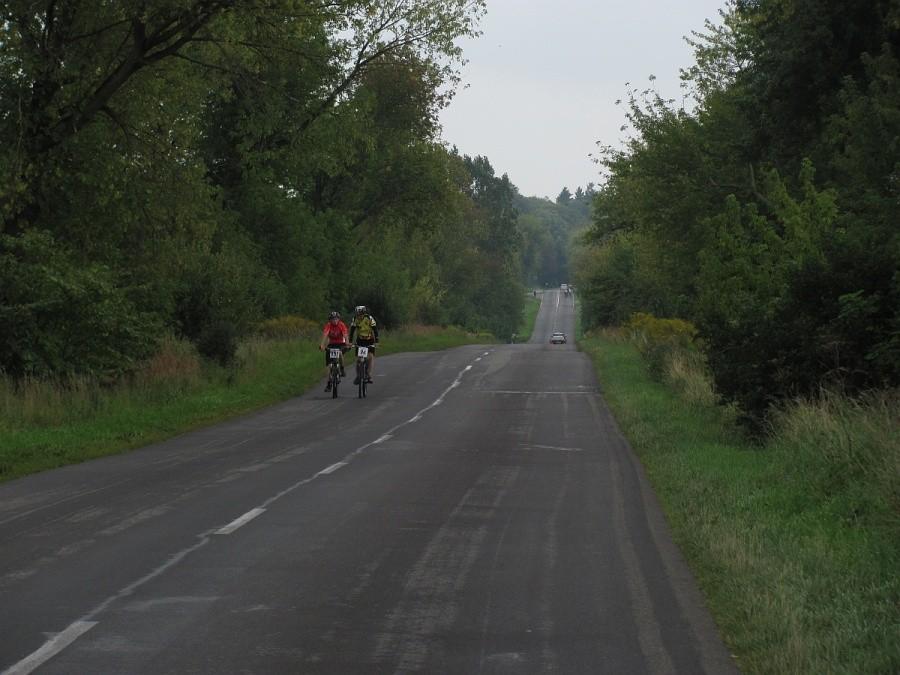 kolejne grupki zostają z tyłu
