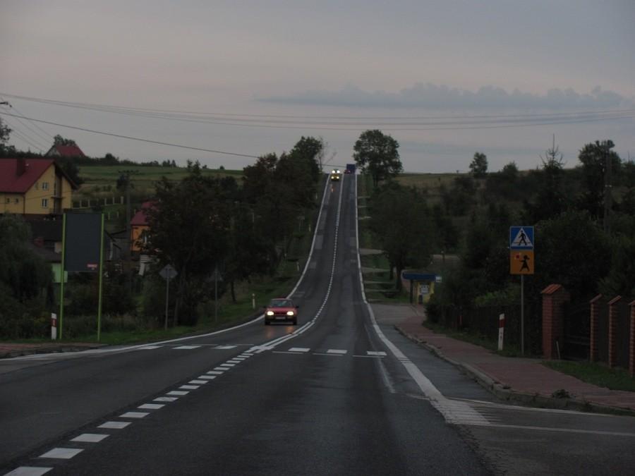 lekkie wzniesienia przed Ostrowcem Świętokrzyskim