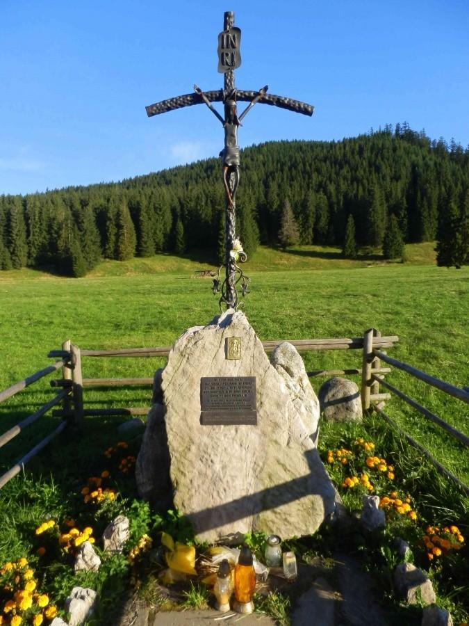 Pamiątka po wizycie Ojca Świętego Jana Pawła II w Dolinie Chochołowskiej.