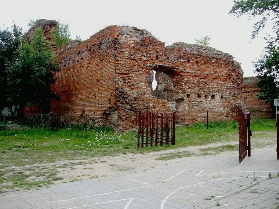 Radziki Duże - ruiny zamku krzyżackiego z XIV w.