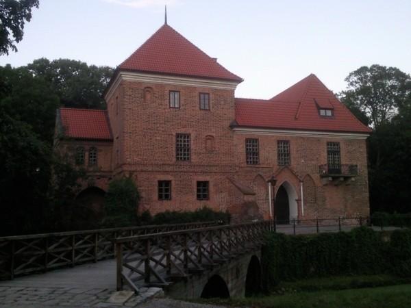 Zamek w Oporowie