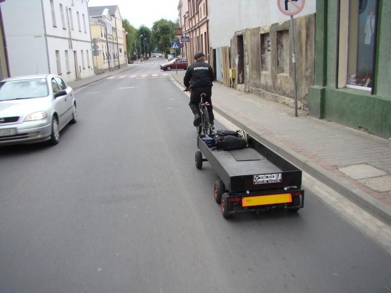 Mikro Tir na ulicy w Pobiedziskach.