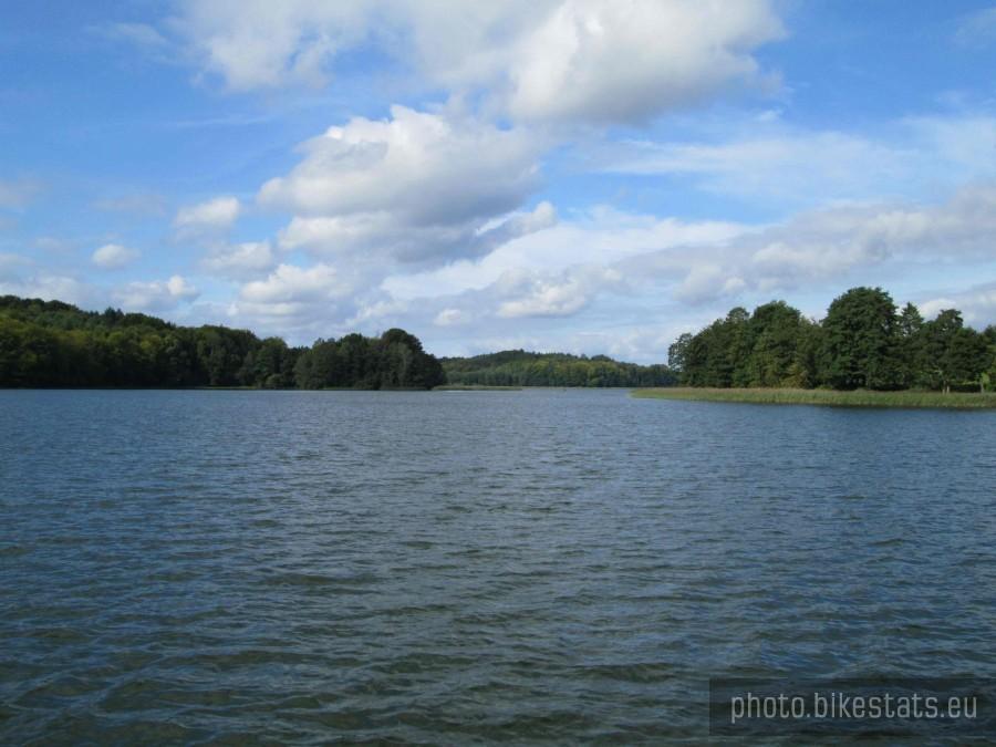 W Ostrzycach nad jeziorem
