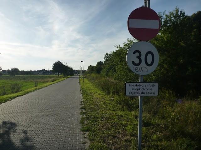 Dojeżdżając do posesji można cisnąć powyżej 30km/h? :D