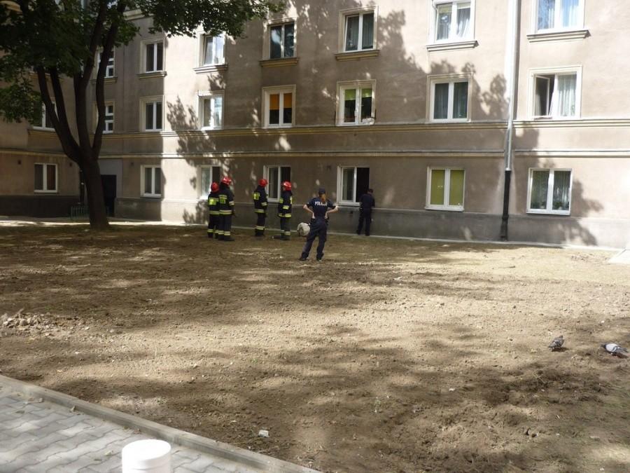 Strażacy na Andersa 37 od podwórza - myślenie