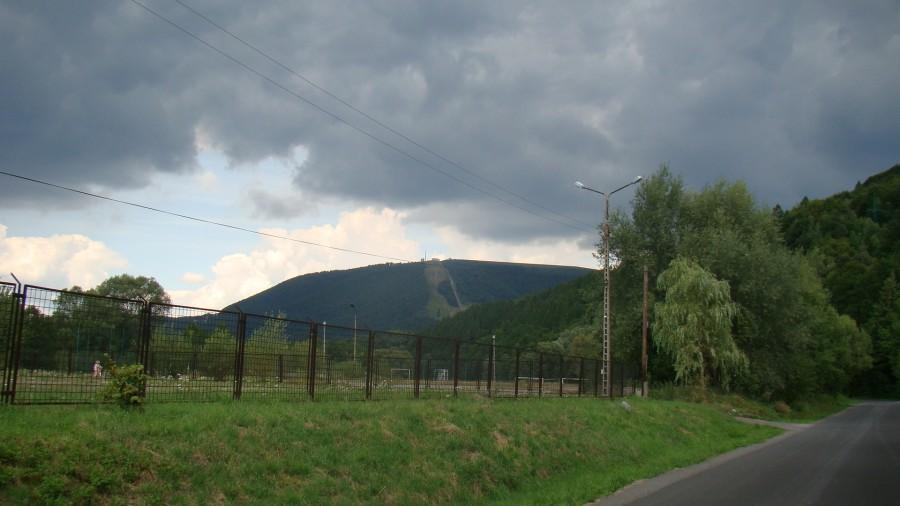 W oddali widać Żar