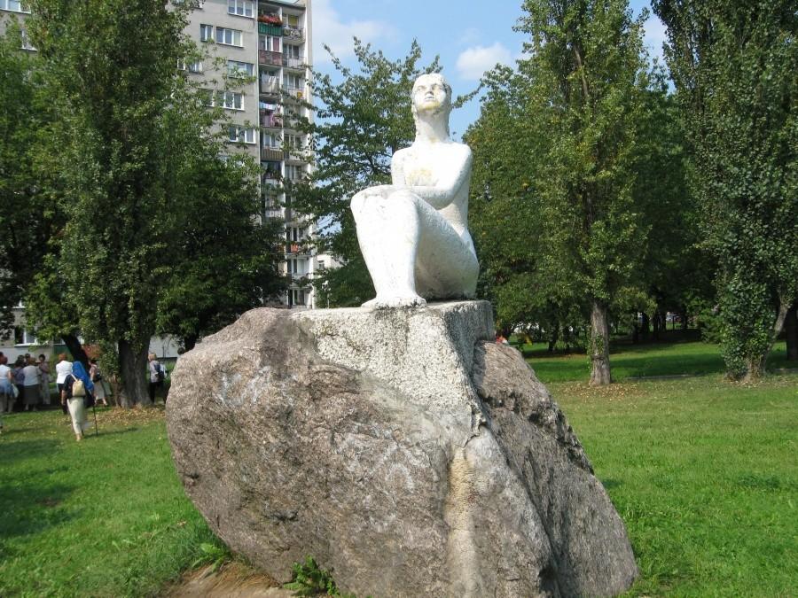 łódź pomnik w parku