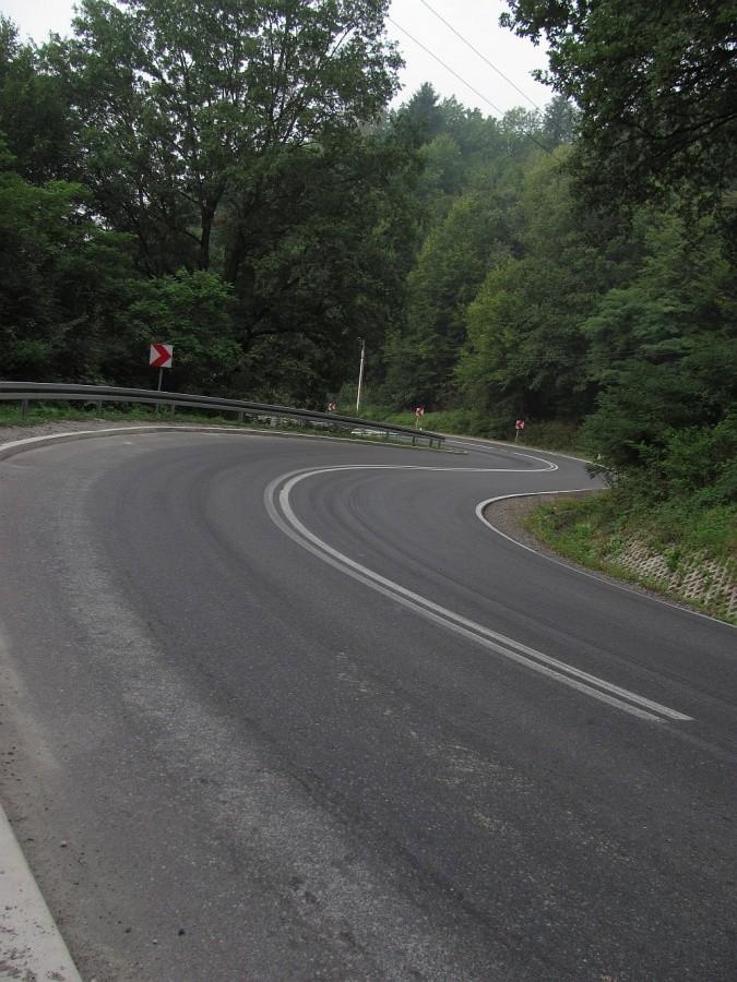z góry na podjazd -13% - za Dobczycai
