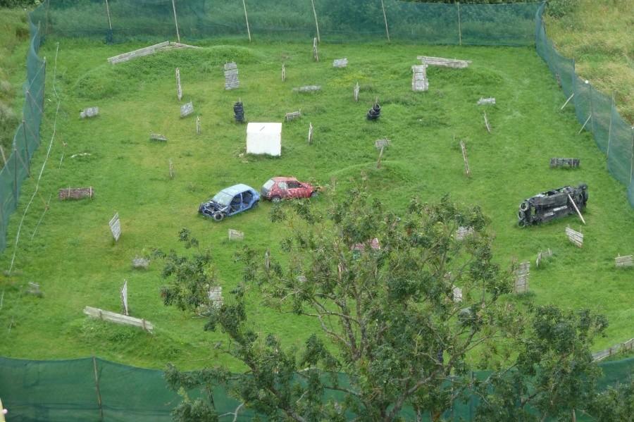 Widok z latarnii Gąski: poligon paintballowy