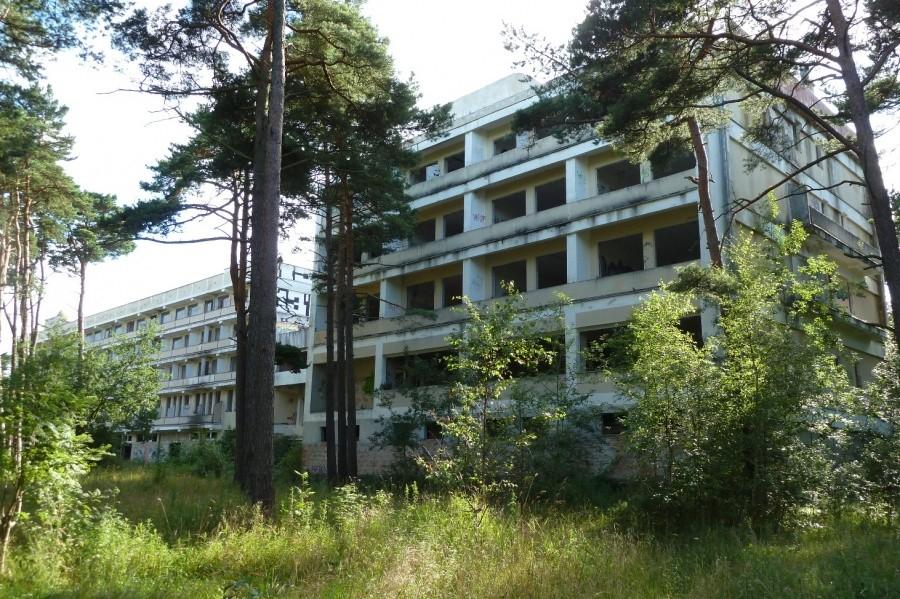 Kolejny paintballowy raj, czyli opuszczony, niedokończony budynek ośrodka wczasowego (Ustka)