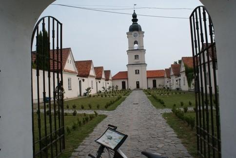 w Wigrach znajduje się 17 Eremów (domków w których niegdyś mieszkali Ojcowie Kameduli).