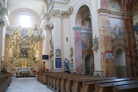 wnętrze kościoła