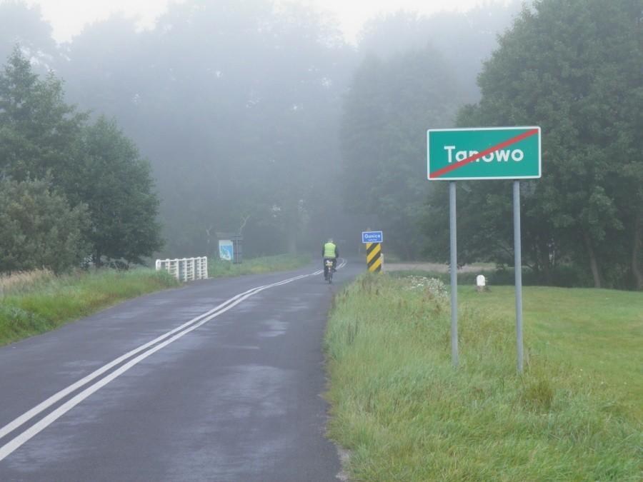 Mglisty poranek 9 września 12 r. na drodze do Dobieszczyna.
