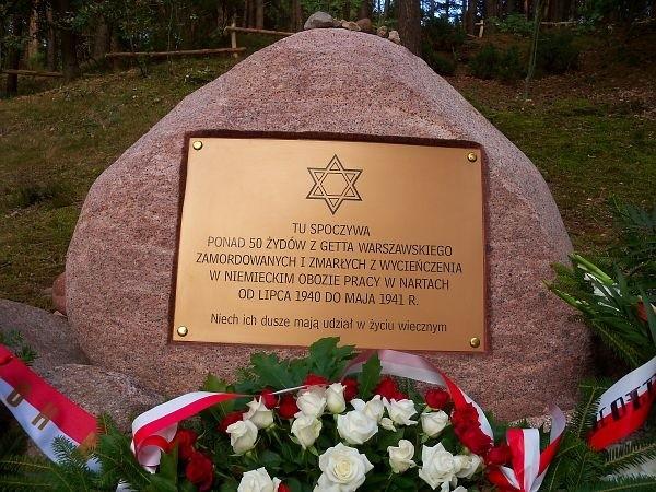Nowy pomnik w miejscu niemieckiego obozu pracy w Nartach