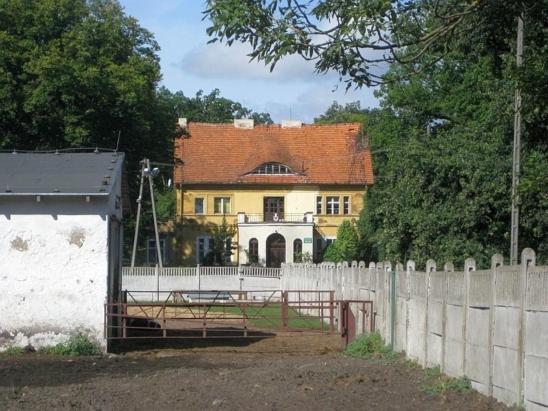 Dworek w Drzązgowie, rodzinnej wsi Ewerasta Estkowskiego