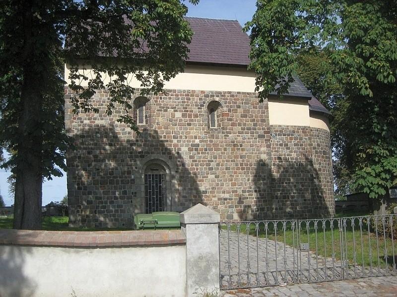 Budowla w stylu romańskim w Gieczu