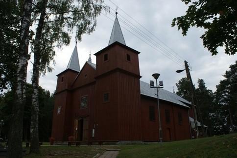 drewniany kościół w Jaminach