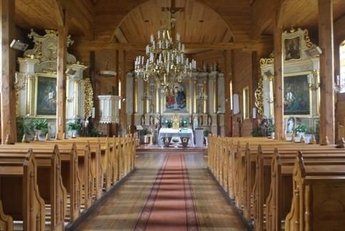 wnętrze kościoła w Jaminach