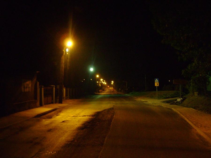 Ulica Śląska w Piotrkowie Trybunalskim nocą