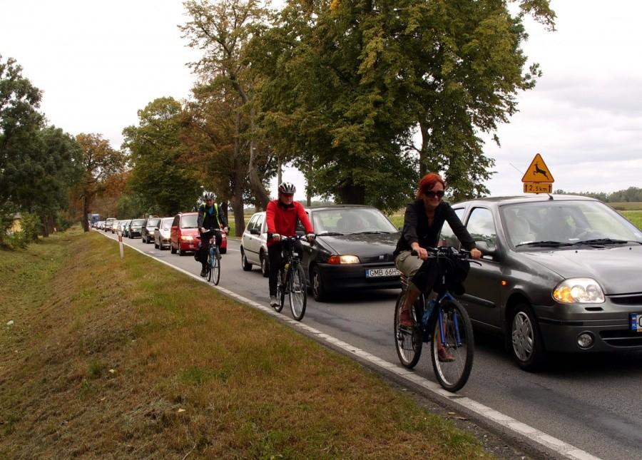 Dojeżdżamy na lotnisko –rowerkiem szybciej, korek był na około 5 km