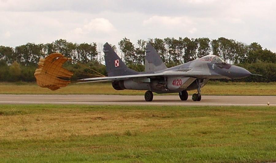 MIG-29 podczas hamowania
