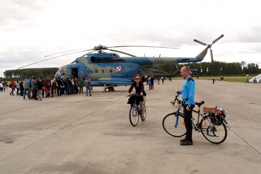 Rowerzyści podczas zwiedzania na „Open Air Day”