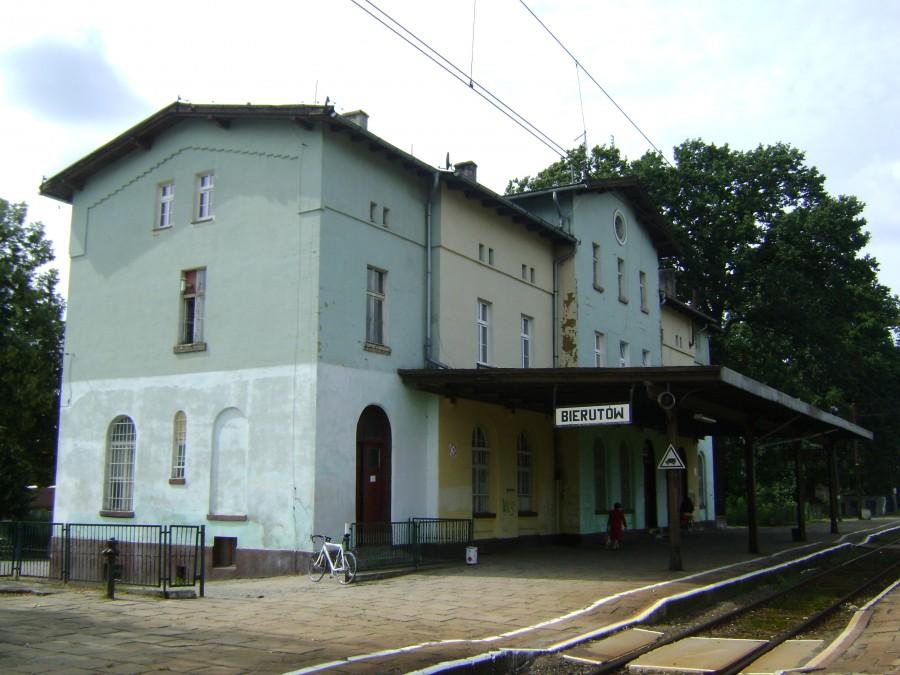 Dworzec kolejowy w Bierutowie