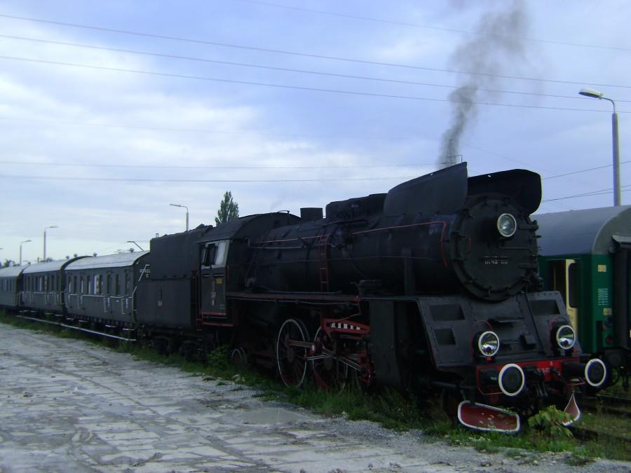 Parowóz Ol49-69 z Wolsztyna na stacji Tomaszów Mazowiecki w przedzień dożynek prezydenckich w Spale 15 09 2012