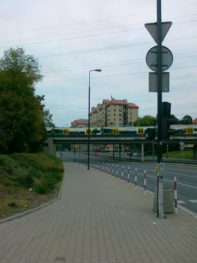 Pociąg na wiadukcie nad Wolską