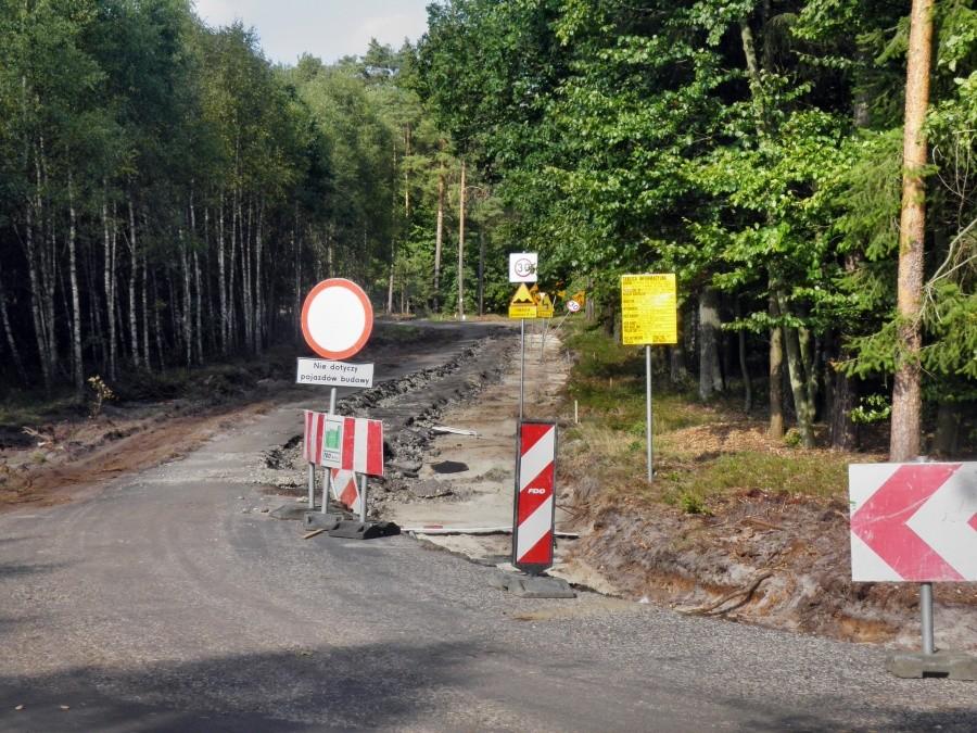 Tak 16 września 12 r. wyglądał początek remontowanej drogi spod Dobieszczyna pod Nowe Warpno.