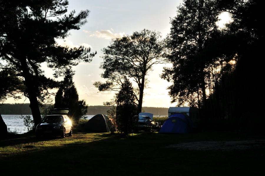 Pole biwakowe nad jez. Gołuń