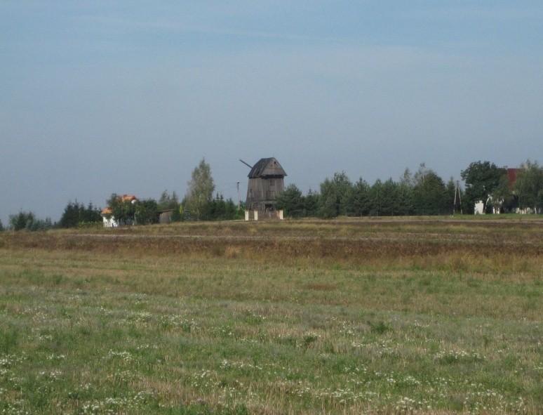 Stary wiatrak w okolicy wsi Strzyżewo Smykowe