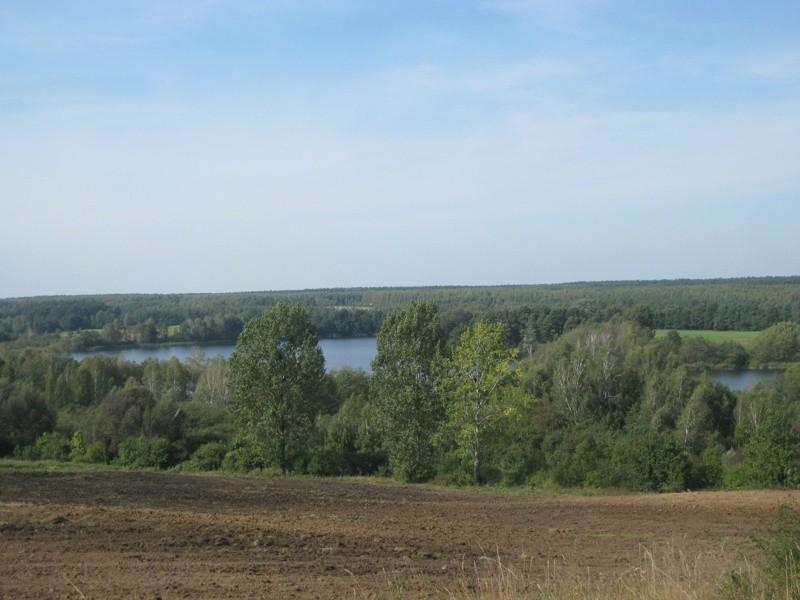 Jezioro Polędzie w dolinie