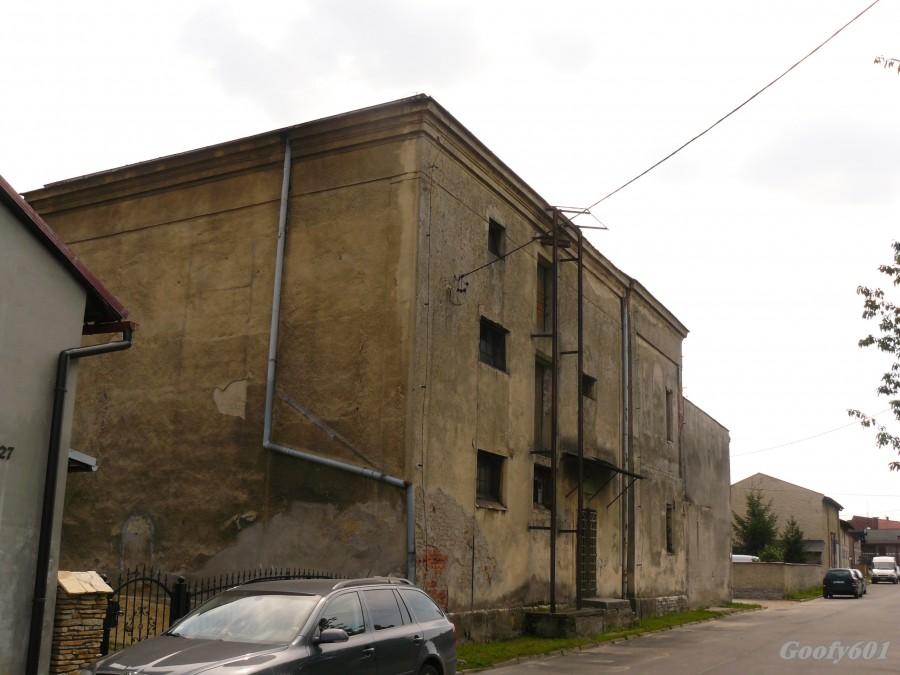 Magazyn w Wielowsi - dawna synagoga.