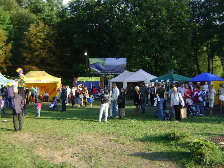 Stoiska firm i instytucji na Dożynkach Prezydenckich w Spale w dniu 16 09 12