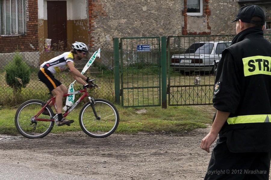 ktoś się tu ściga i zamknęli drogę