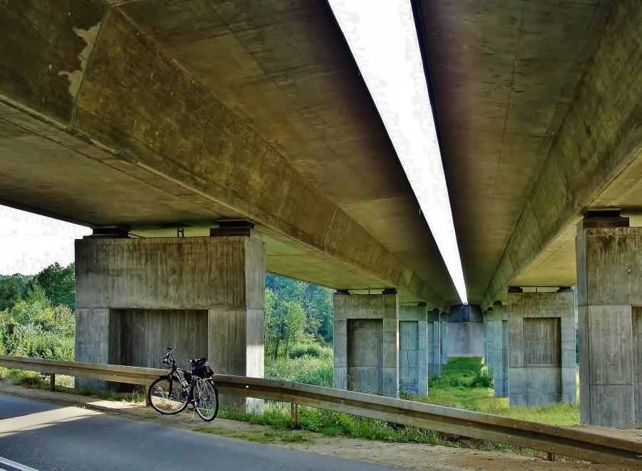 Pod autostradą A1.