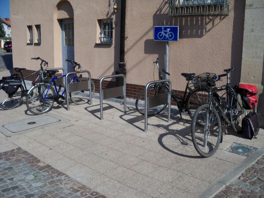 PARKING ROWEROWY PRZY UM