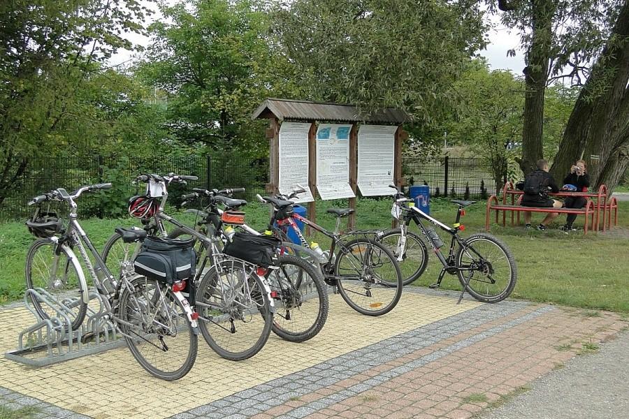 Rowery na zamkowym parkingu
