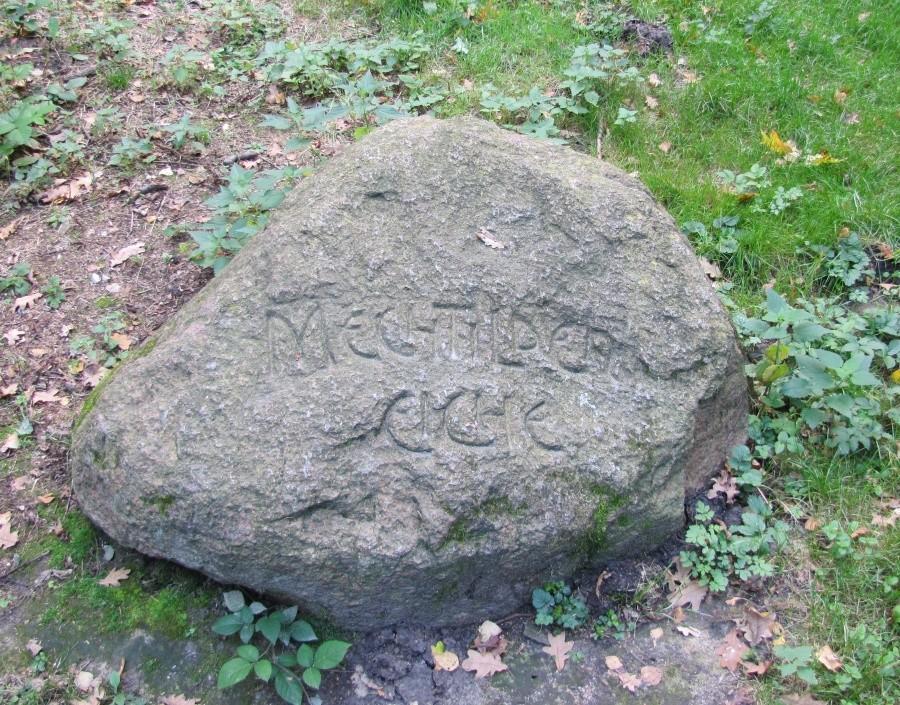 Kamień , o ile dobrze zrozumiałem czytając po Czesku, kamień pochodzi z okolic koła polarnego.