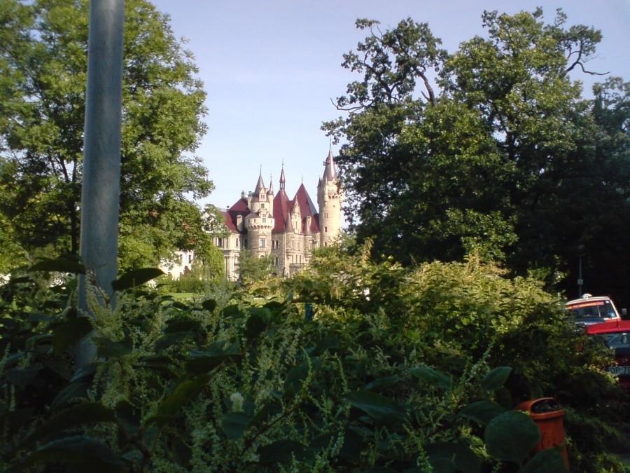 Przepiękny zamek w Mosznej, niestety zdjęcie z daleka bo trzeba płacić wstęp