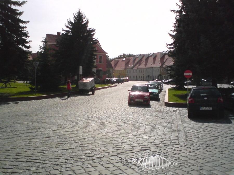 Rynek w Lewinie Brzeskim