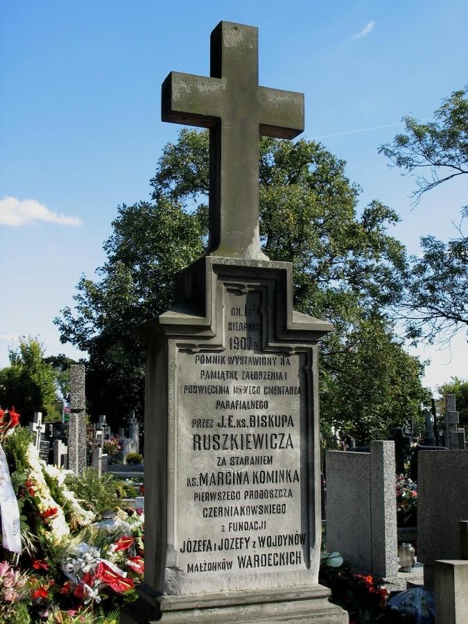Cmentarz Czerniakowski - krzyż fundacyjny