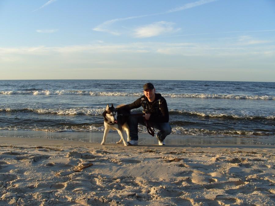 Małe foto dla uwiecznienia i że Husky ma dalej ochotę na szaleństwa choć przespał pół drogi ;). Bynajmniej tak udawał.