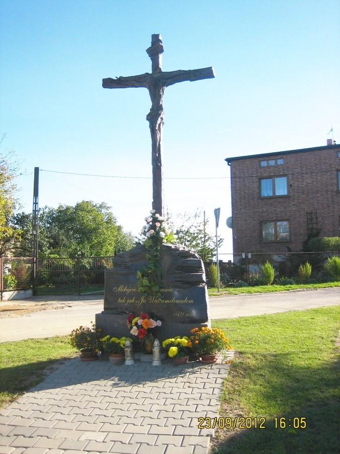 krzyż przydrożny w Dobieszowicach Wesołej