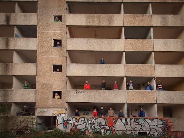 Każdy miał być w osobnym okienku, ale jesteśmy słabo zorganizowani :F